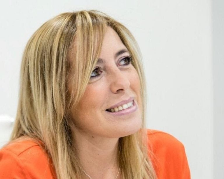 La Secretaria de Hábitat y Ordenamiento Territorial, Lorena Henriques Sanches, indicó "este es un gran paso que damos". Esta expresión engloba a los funcionarios municipales y vecinos de la ciudad que habitarán en la Urbanización San Martín.