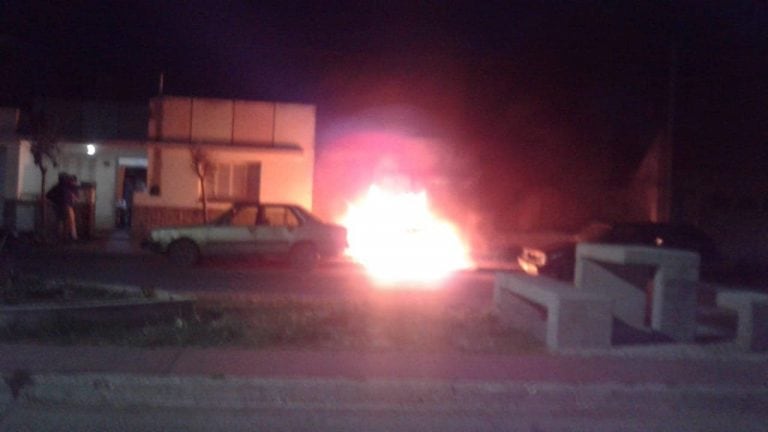 Auto incendiado