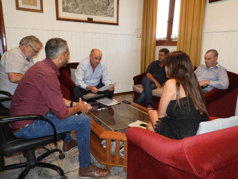 Reunión del Intendente con los Secretarios en el marco de las paritarias.