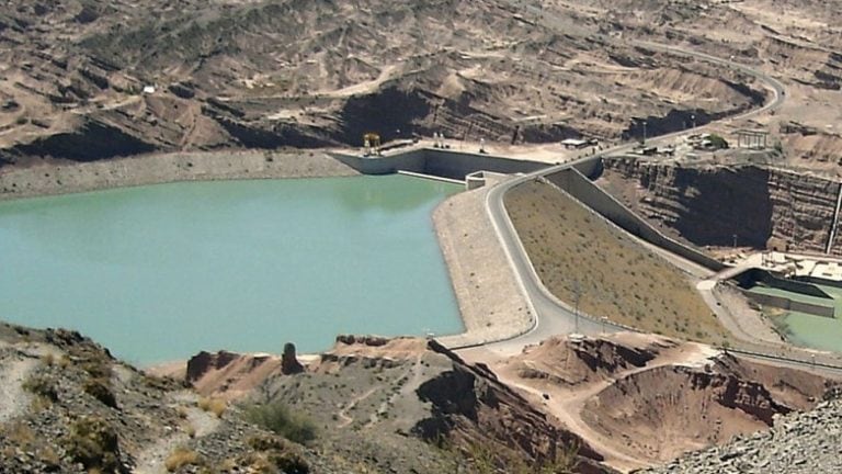 En los diques se guarda el agua para hacerle frente a las temporadas de sequía.