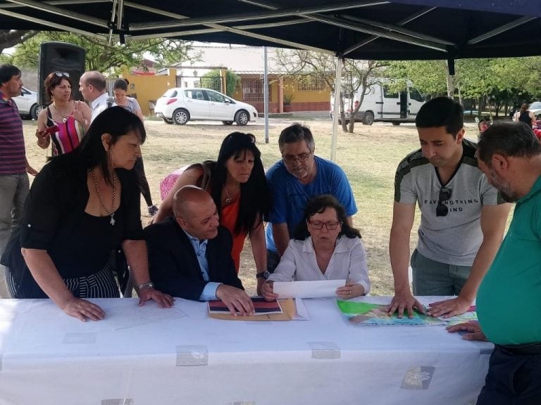 Villa Camiares ya tiene su bandera