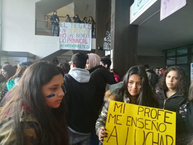 Reclamo de estudiantes por el TEG