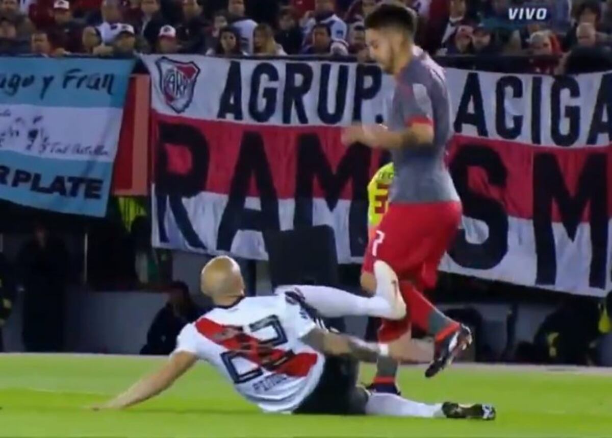 Polémica en el Monumental: ¿fue penal de Pinola sobre Benítez?