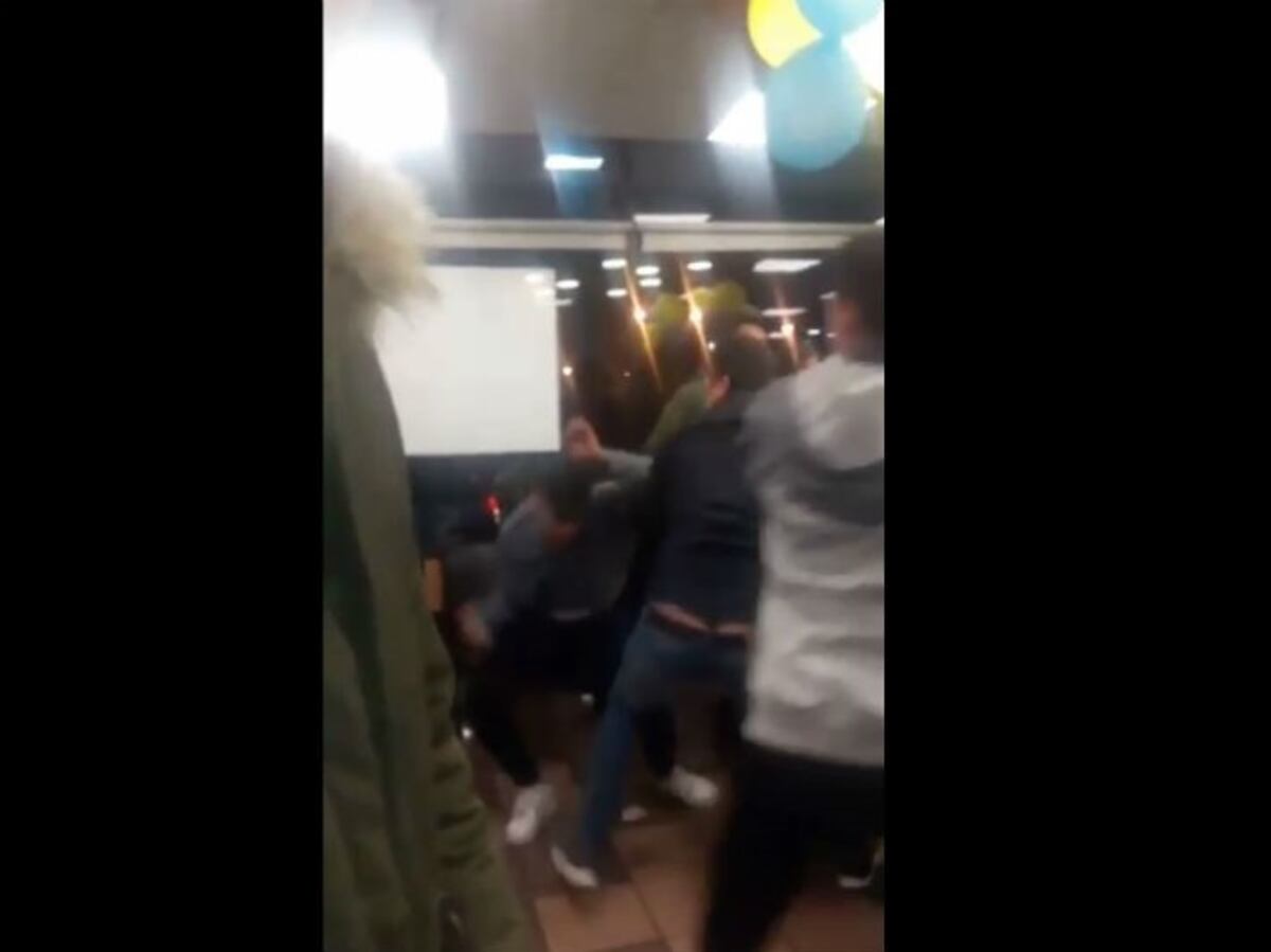 Así fueron las peleas en McDonalds de la Ruta 20