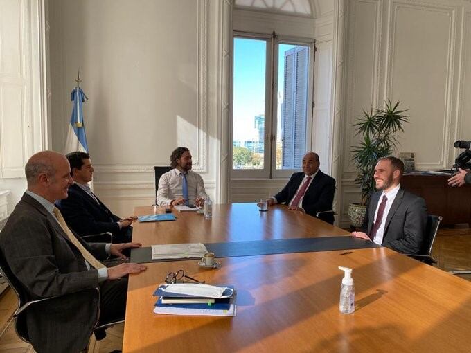 Martín Guzmán con Santiago Cafiero y el Gobernador de Tucumán Juan Manzur (Foto: Twitter)