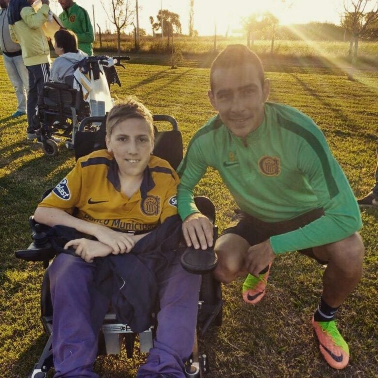 Valentín Olmedo juega fútbol adaptado para Rosario Central y para la selección nacional. (Facebook)