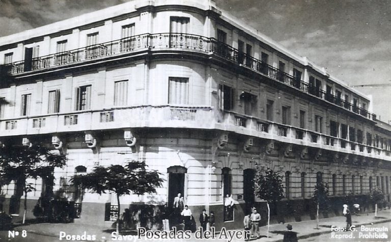 El antiguo Hotel Savoy construido por la empresa de Domingo Barthe, hoy languidece entre ruinas. Fue un orgullo de la ciudad. (Posadas del Ayer)