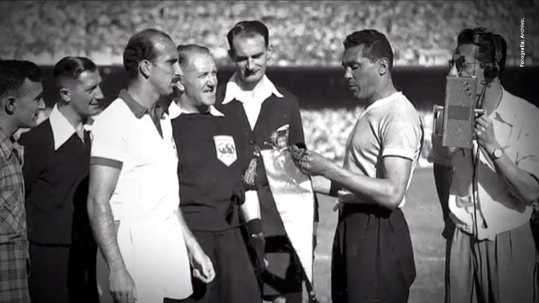 La camiseta y los botines que utilizó Obulio Varela en aquella inolvidable final fueron declaradas Monumento Histórico por el Gobierno uruguayo en 2003.