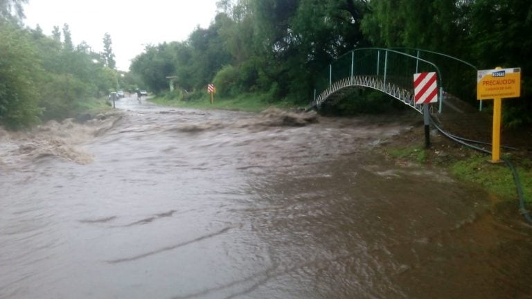 La Ruta Provincial 14 está cortada por las crecientes de los ríos de Traslasierra.