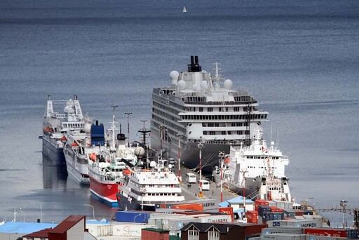 Ushuaia es la puerta de proyección antártica más cercana al continente blanco. Está a 1060 kilómetros de la Isla 25 de mayo, Shetland del Sur.