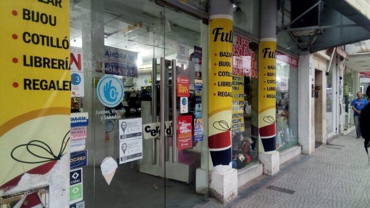 Polirubro ubicado por Peatonal Junín, pleno centro de la capital correntina.