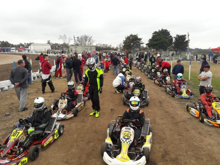 Arranca una nueva temporada del concurrido Campeonato Provincial cordobés de Karting sobre tierra. En 2019, tuvo un promedio que superó los 230 participantes por fecha.