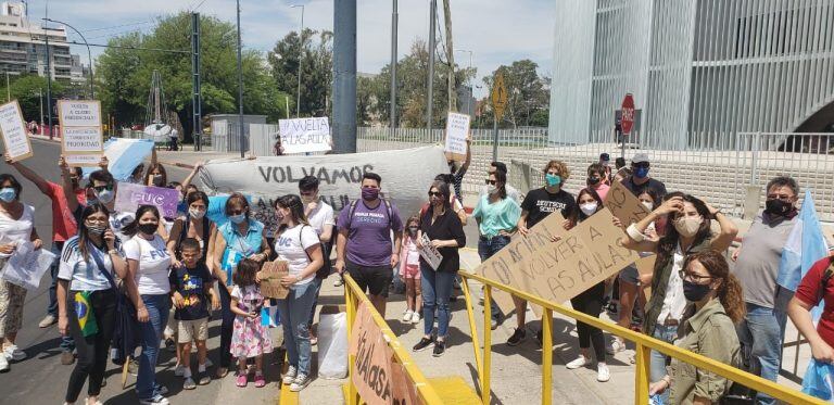 Padres autoconvocados pidieron por clases presenciales (Fotos: José Hernández)