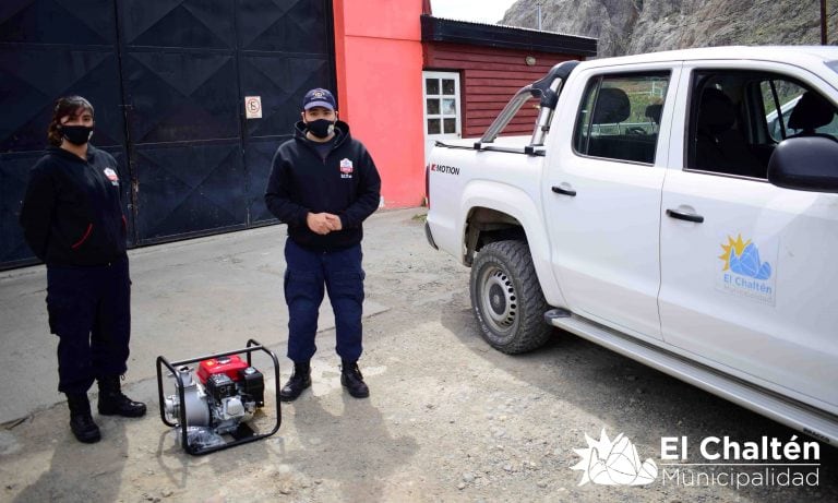 La Municipalidad entregó una moto bomba de agua para la labor de la Unidad 17 de Bomberos.