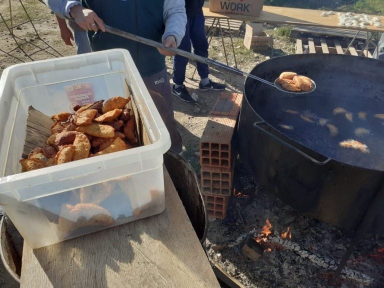 Son 12 mil raciones de locro y empanadas las que entregaron los recolectores de residuos en Rosario. (Sind. Recolectores)