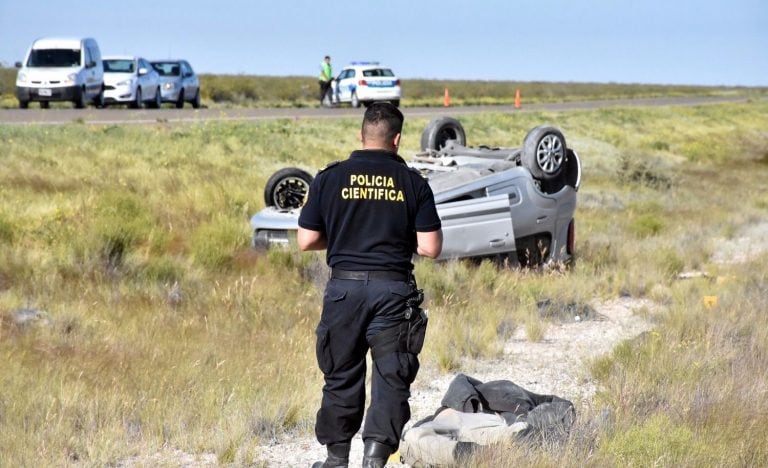 La policía científica tiene a su cargo la recolección de datos.