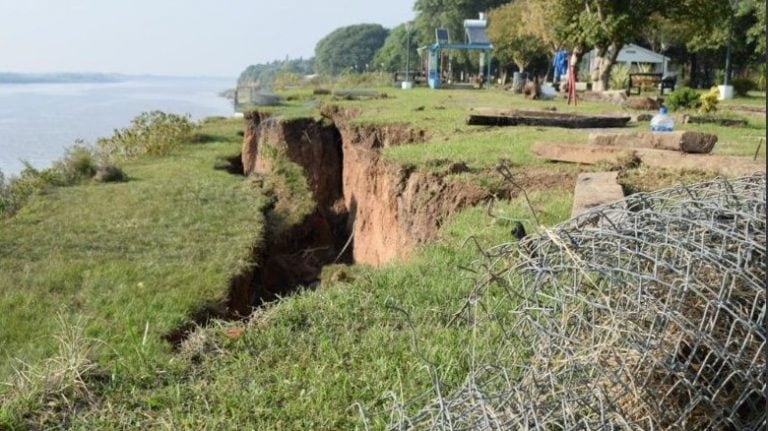 Se desmoronó una parte del paseo ribereño de Puerto Gaboto (Info Más)