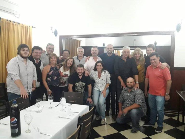 Javier Barletta junto a compañeros de militancia.