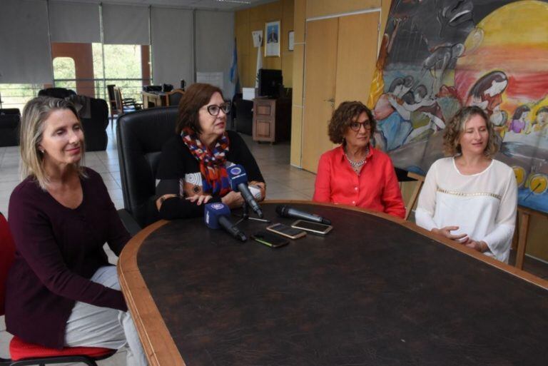 Grisel Pollachi, Adriana Bazzano, Diana Bernal y Elena Aparicio. Foto: El Diario de la República.