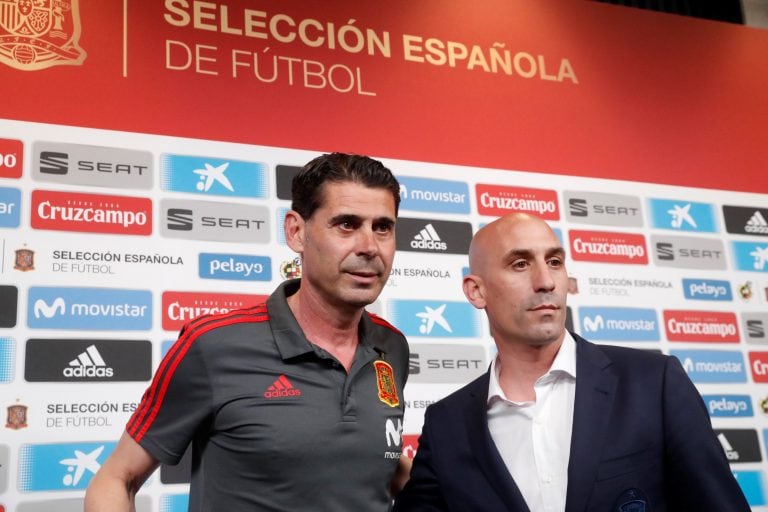 Luis Rubiales y Fernando Hierro durante la rueda de prensa en Krasnodar. Foto: EFE/Javier Etxezarreta