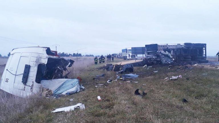 El accidente involucró tres camiones (La Nueva Agencia Guaminí)