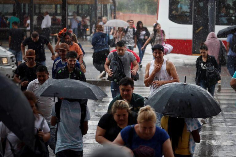 Chaparrones en la ciudad de Buenos Aires (Argentina)\u002E EFE/Juan Ignacio Roncoroni 