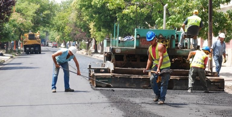 Calle cerrada por obras de pavimentación