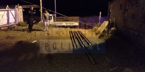 Un sujeto intentó hurtar correas de una obra en construcción en un flete. (Foto: Resumen Policial)