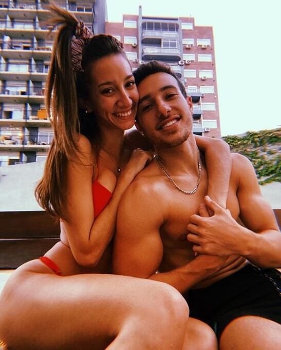 Martín y Flor. La pareja luce cuerpos esculturales y disfruta del sol. (Instagram)