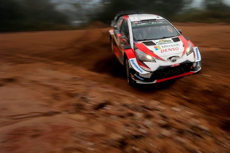 Tanak era claramente favorito a luchar con Neuville por la victoria; sin embargo, quedó al margen por fallas eléctricas en su auto.