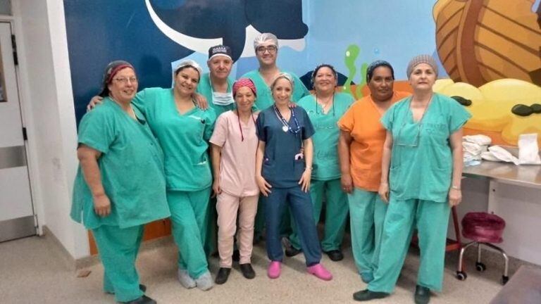 El equipo que renovó el quirófano para los niños