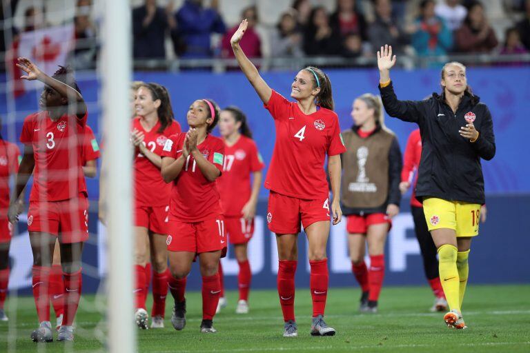 Canadá saluda a sus seguidores tras vencer a Nueva Zelanda (Foto: Francisco Seco).