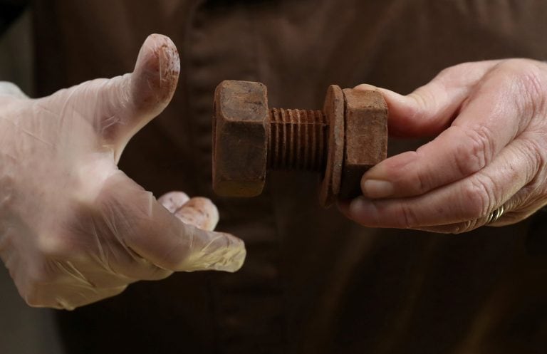 A chocolate-made screw is seen at the "Le Salon du Chocolat - Chocoladesalon" chocolate fair, in Brussels, Belgium, February 21, 2019. REUTERS/Yves Herman belgica bruselas  belgica feria del chocolate salon del chocolate