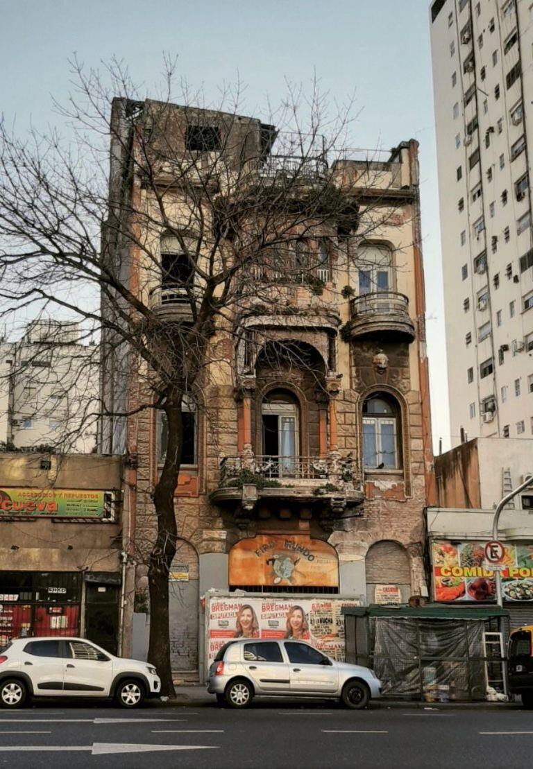 El Mirador del ahorcado se encuentra ubicado sobre la Avenida Entre Ríos 1800 (web)