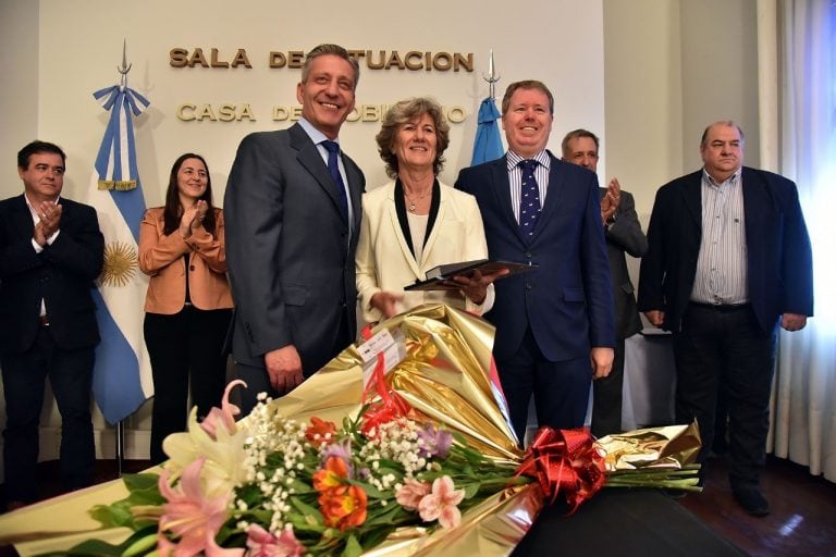 Se le realizó un reconocimiento, con la entrega de unos presentes, a la Escribana General de Gobierno saliente, Liliana Boyero, quien se acogió a los beneficios de la jubilación.