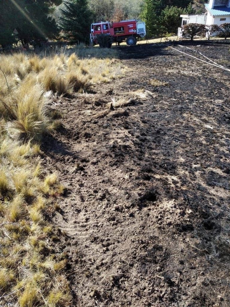 Incendio forestal en zona de Tiu Pujio. (Foto: Facebook / Bomberos Voluntarios La Cumbre).