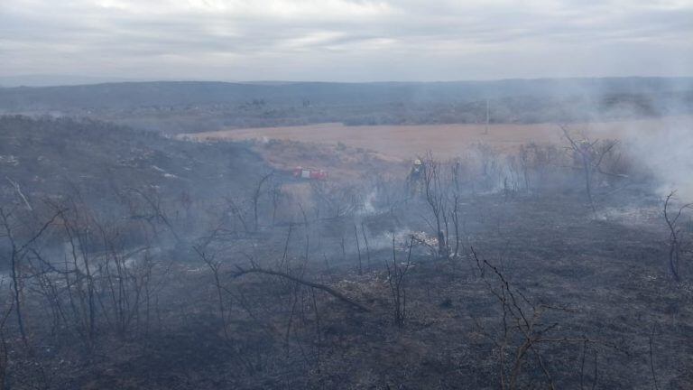 IIncendio en Molinari, Cosquín. (Foto: gentileza Gonzalo / vecino local).