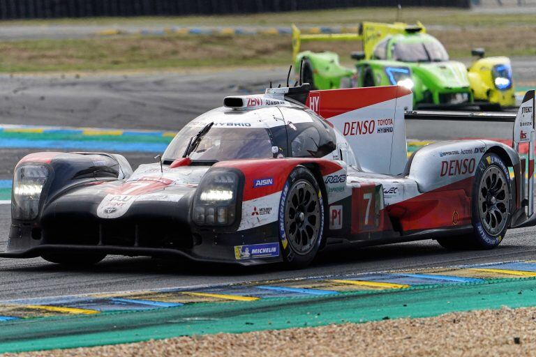 El Toyota TS050 Hybrid de Pechito y sus compañeros Conway y Kobayashi. Buscarán el título de Pilotos en la última del año, Bahrein.