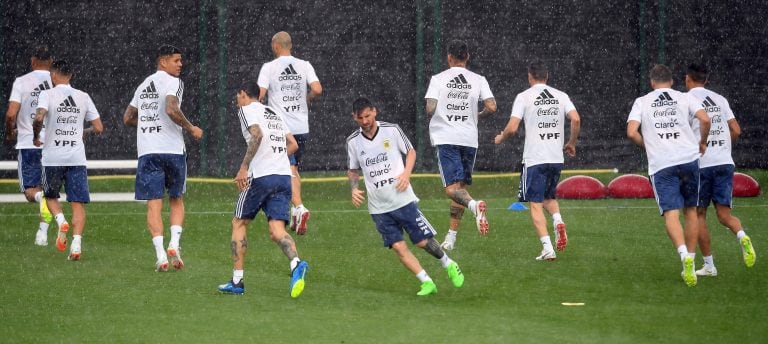 Lionel Messi, en pleno entrenamiento del seleccionado argentino en Barcelona. / AFP PHOTO / LLUIS GENE