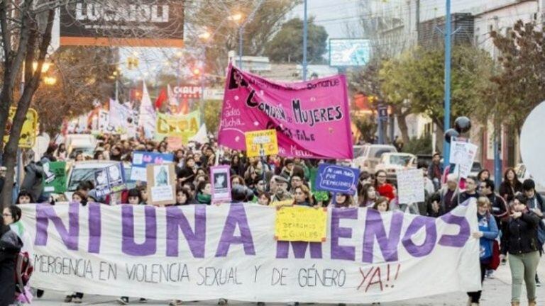 Marcha de "Ni una menos" en Cipolletti.