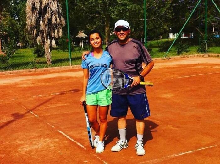 Julieta Testa junto a su padre, Luis Testa.