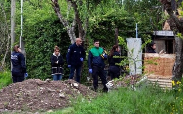 Efectivos trabajaron en la casa del acusado (Foto: Clarín)