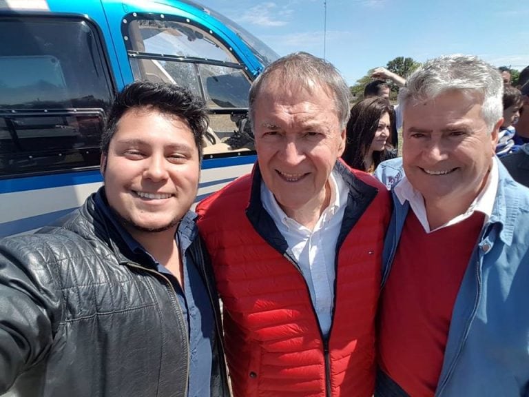 El gobernador Juan Schiaretti con referentes de la zona.