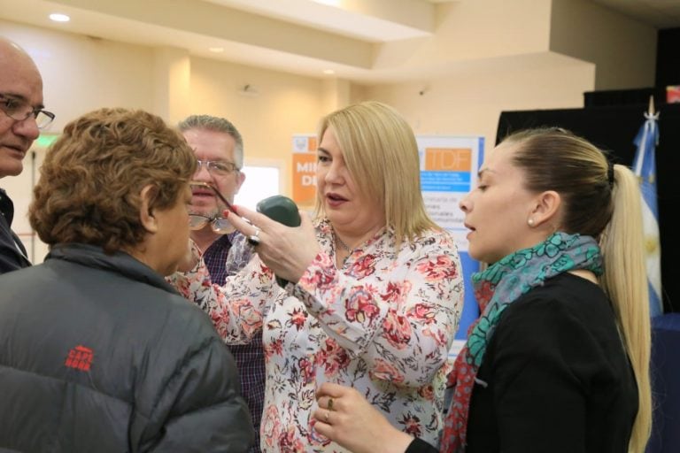 Entrega de anteojos a través del "Programa de Salud Visual"