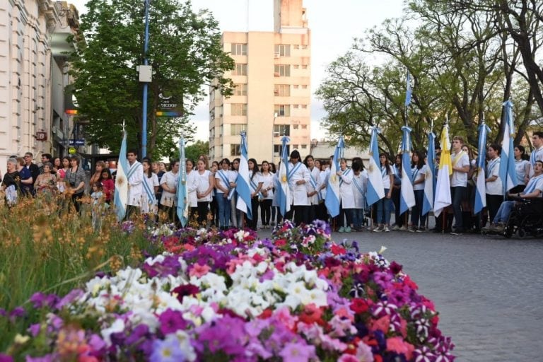 Docentes y alumnos formaron parte del acto. (Prensa Municipalidad de Rafaela)