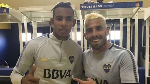 Carlos Tevez junto a la nueva incorporación Sebastián Villa