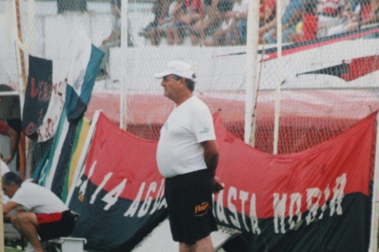 Roberto Canutti en el primer partido del año. Fue derrota ante Sporting.