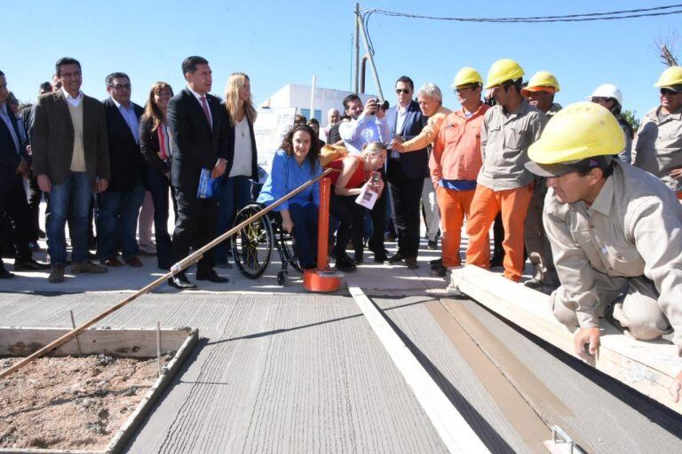 Michetti Gabriela visita la obra de intervención urbana en 7 barrios