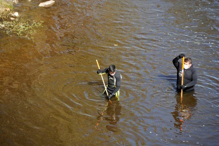 Asesinato en Morón. Rastrillaje el Río Luján (Clarín)