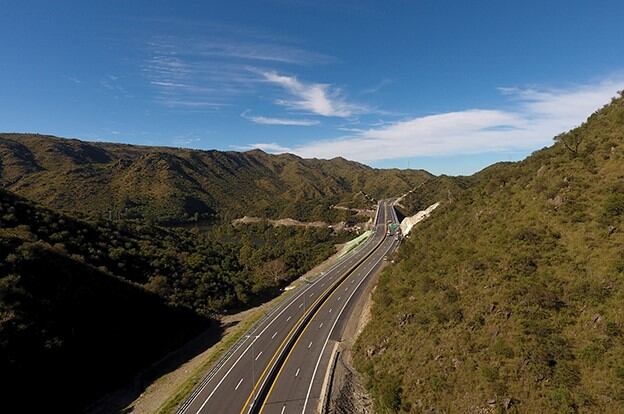 Se inaugura este lunes 8 la Autovia de Montaña, primer tramo, que tiene el puente sobre el Lago San Roque.